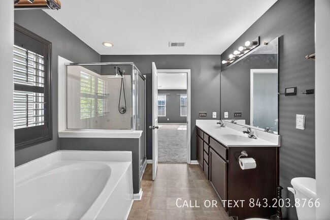 Building Photo - 165 Weeping Cypress Dr