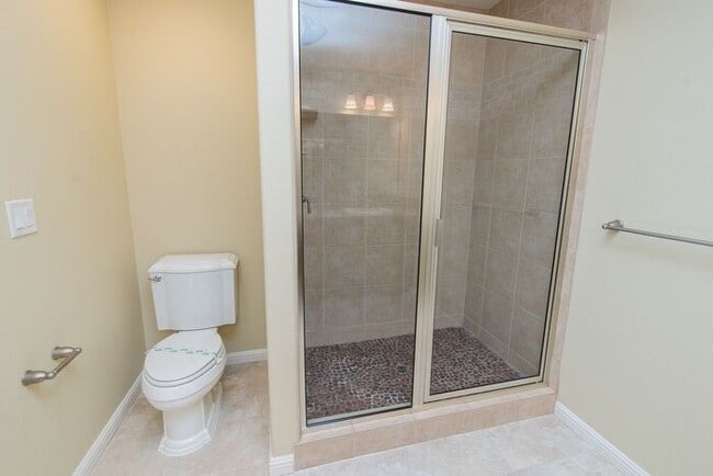 Building Photo - Springwater Corridor Luxury Townhome: Popu...