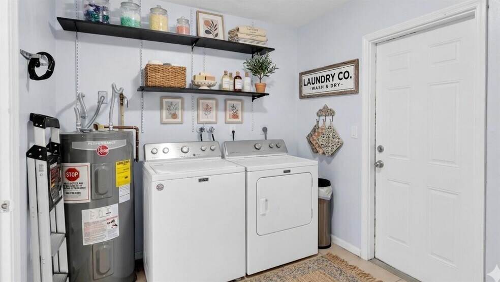 Building Photo - 7106 NW 80th Ave