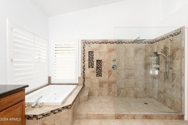 Building Photo - 3350 S Oleander Dr