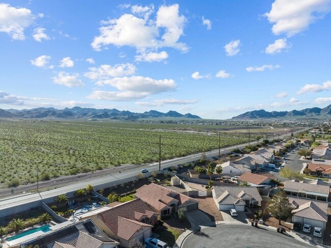 Building Photo - Spacious Single Story, 4 Bedroom "Henderso...