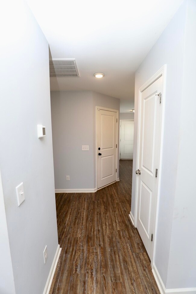 Building Photo - 1009 Providence Plantation Dr