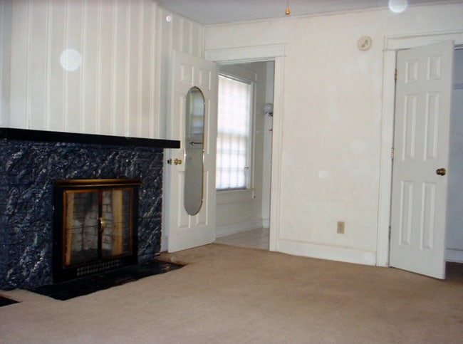 Building Photo - 1513 S Walnut St