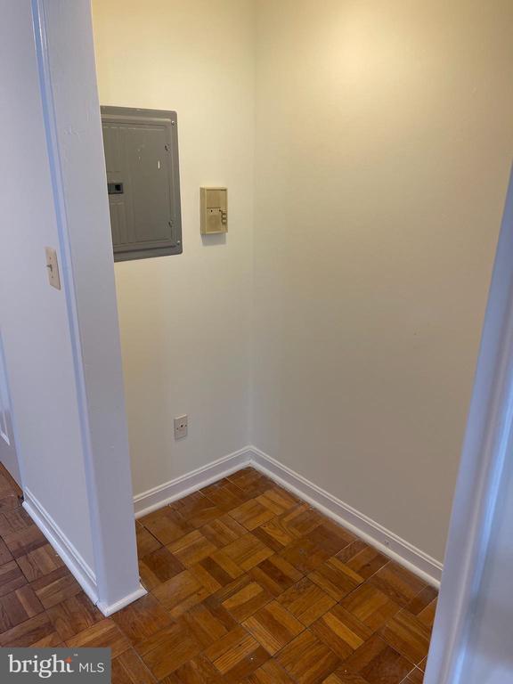 Building Photo - 4370 N Pershing Dr