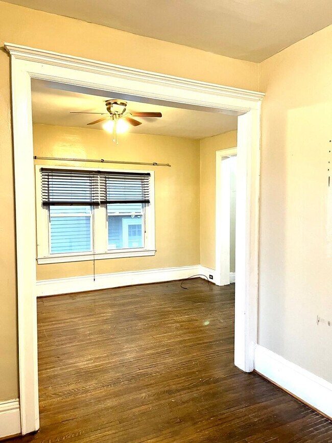 Building Photo - 145 Parkside Ave