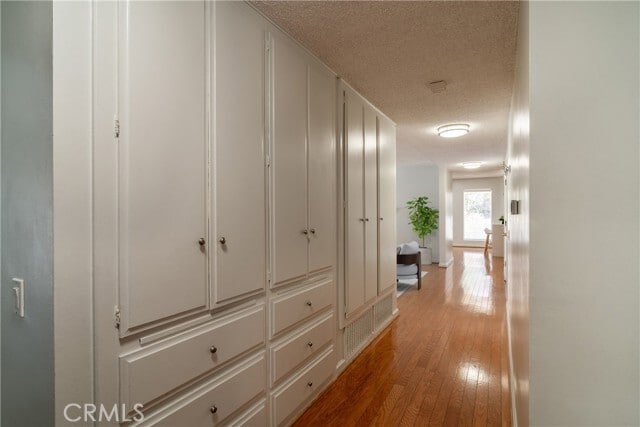 Building Photo - 1201 Lyndhurst Dr