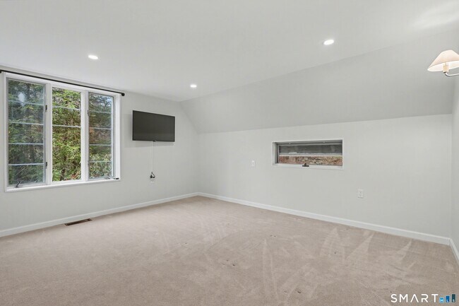 Building Photo - 42 Picketts Ridge Rd