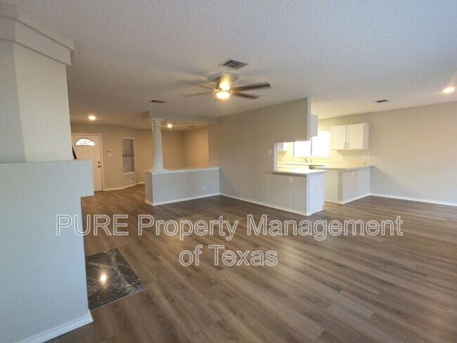 Building Photo - 1406 Bullhill Cove