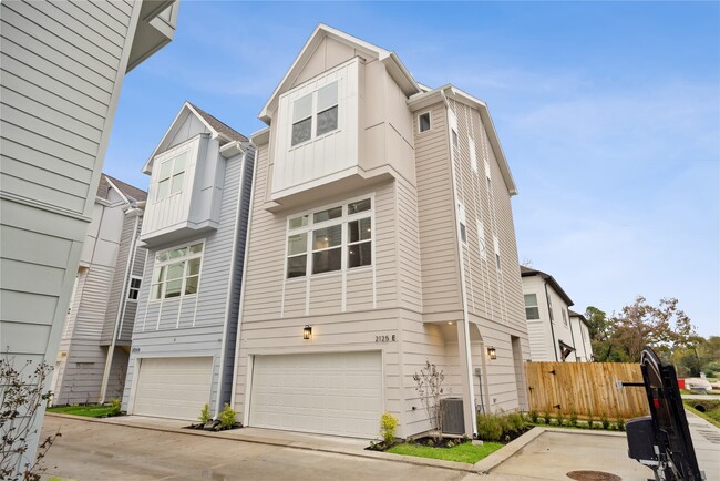 Building Photo - 2125 Hoskins Dr