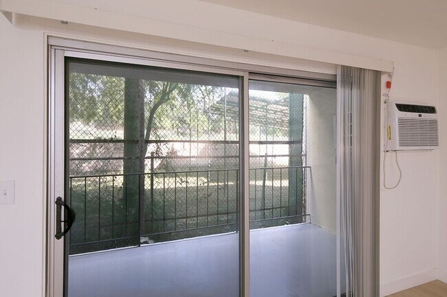 Building Photo - 3155 Montrose Ave