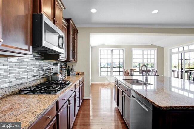 Building Photo - 4818 Clarendon Dr