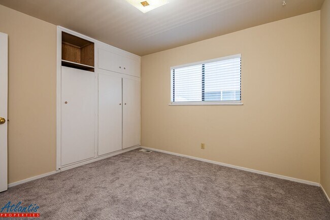 Building Photo - Beautiful Home | Desirable Location