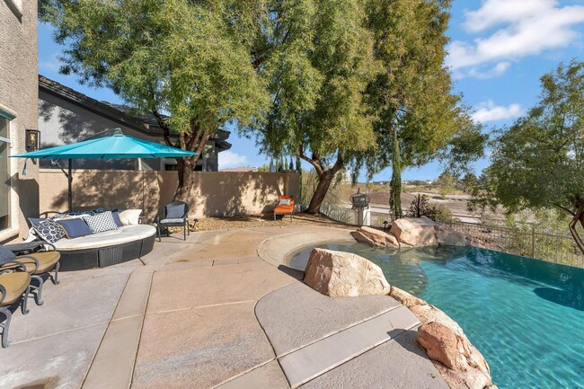 Building Photo - Queensridge Beauty - 5 bedroom on a 1/4+ acre lot