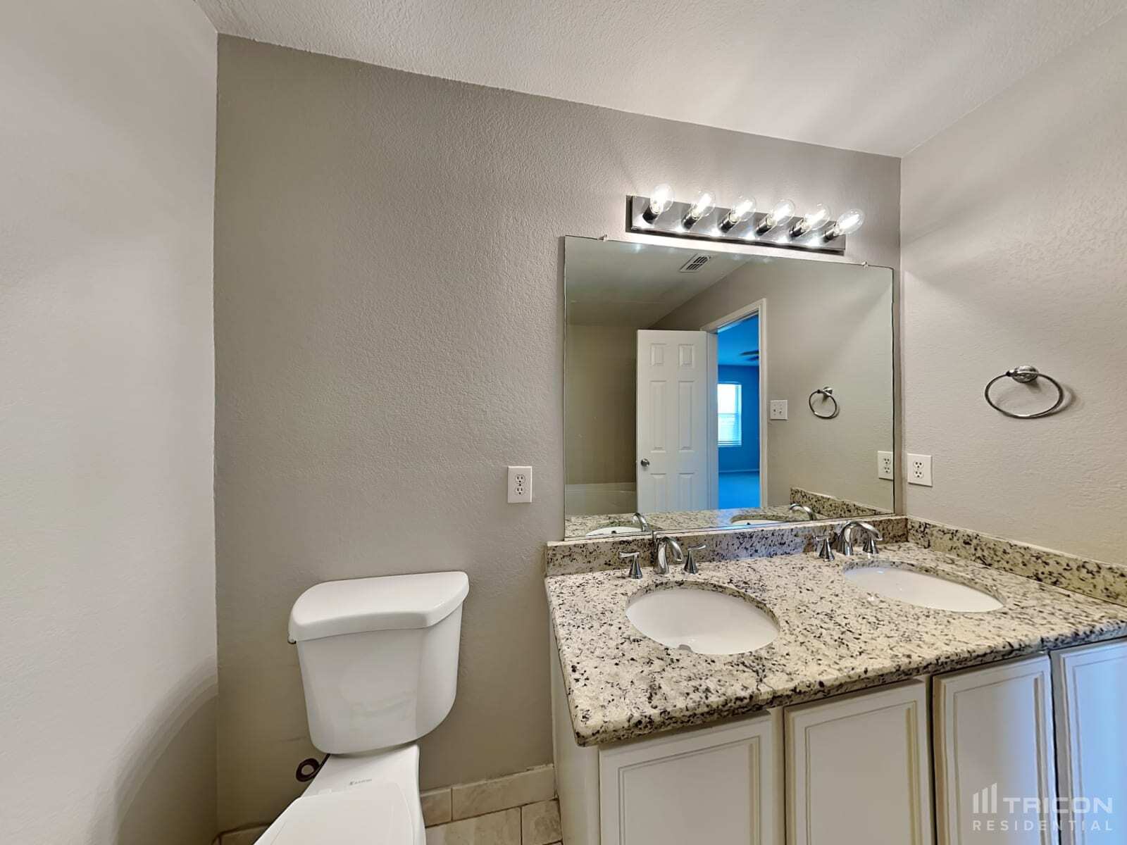 Building Photo - 1301 Water Lily Dr