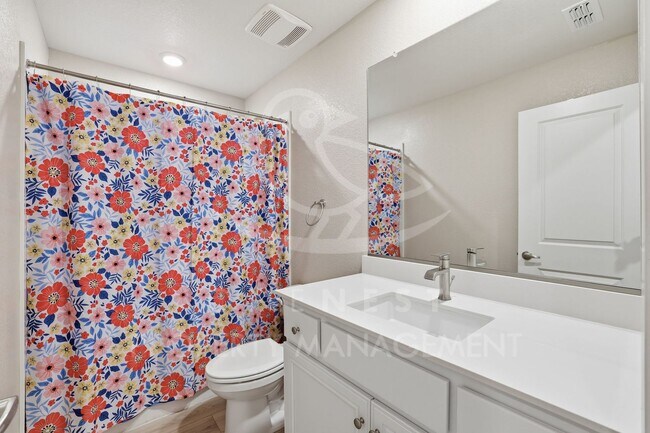 Building Photo - Practically Brand new | 3 bedroom 2.5 bathroom + loft