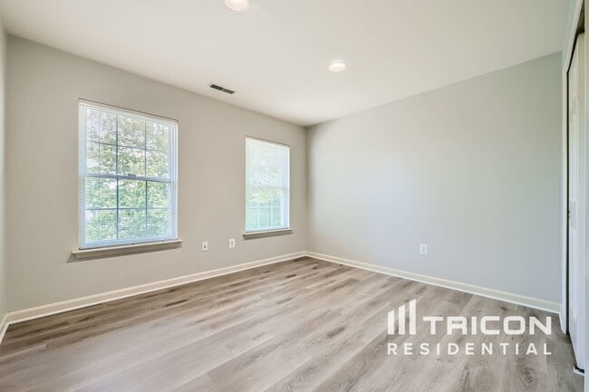 Building Photo - 611 China Clipper Cir
