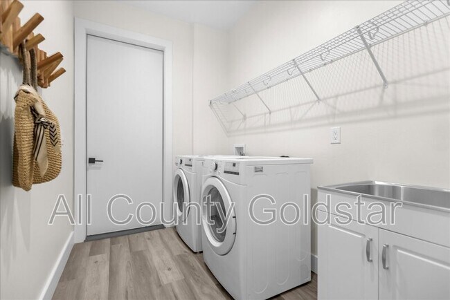 Building Photo - 1173 Rotonda Cir