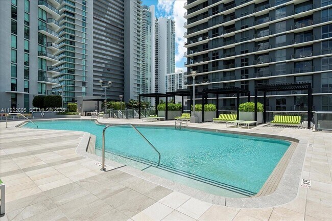 Building Photo - 501 NE 31st St