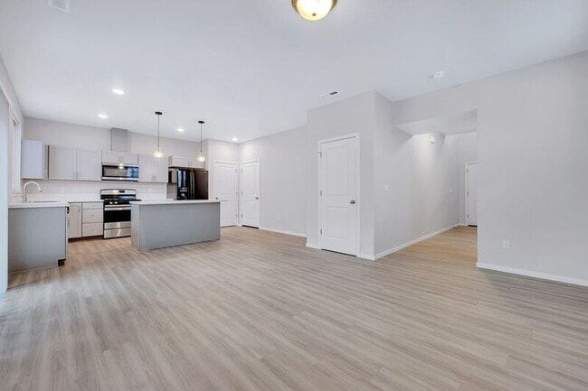 Building Photo - 5215 Remington Dr
