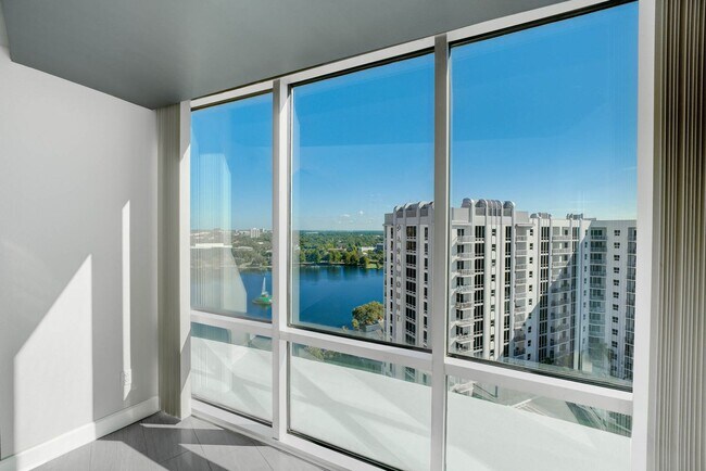 Building Photo - “Luxury, Location, Lifestyle — All at The Waverly”