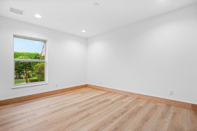 Building Photo - 289 Cape Cod Cir