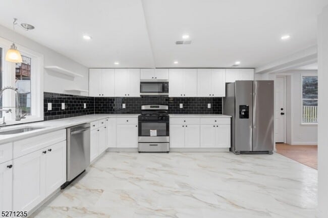 Building Photo - 567 Eagle Rock Ave