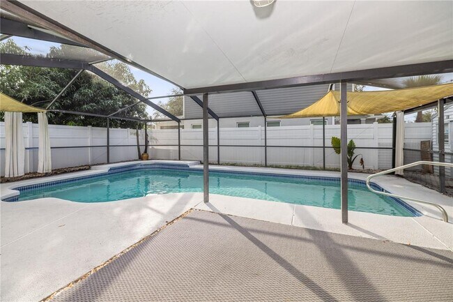 Building Photo - 6001 S Himes Ave