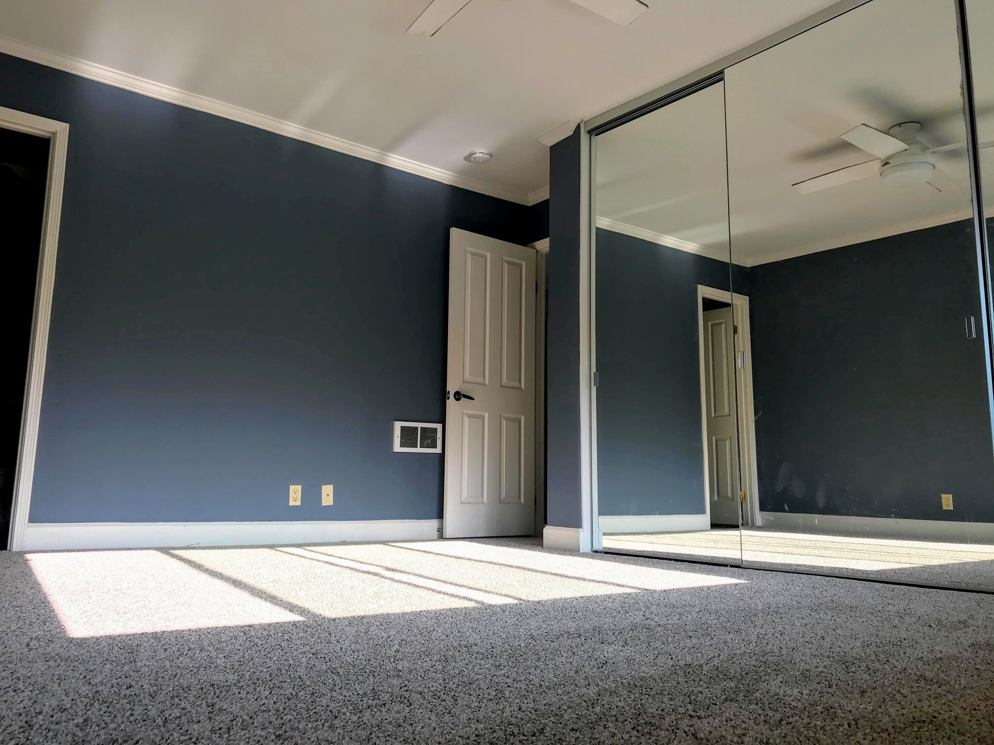 Primary bedroom with ensuite bath - 3076 Via Alicante Unit L