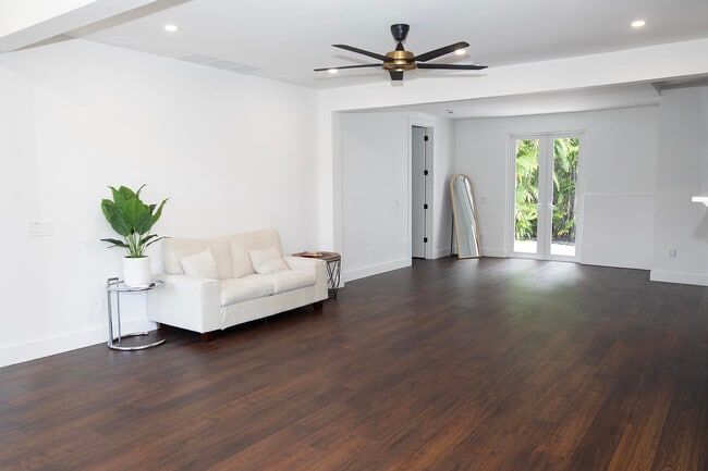 Building Photo - 634 SE 3rd Ave