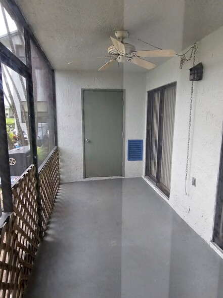 Building Photo - 1120 N Franklin Ave