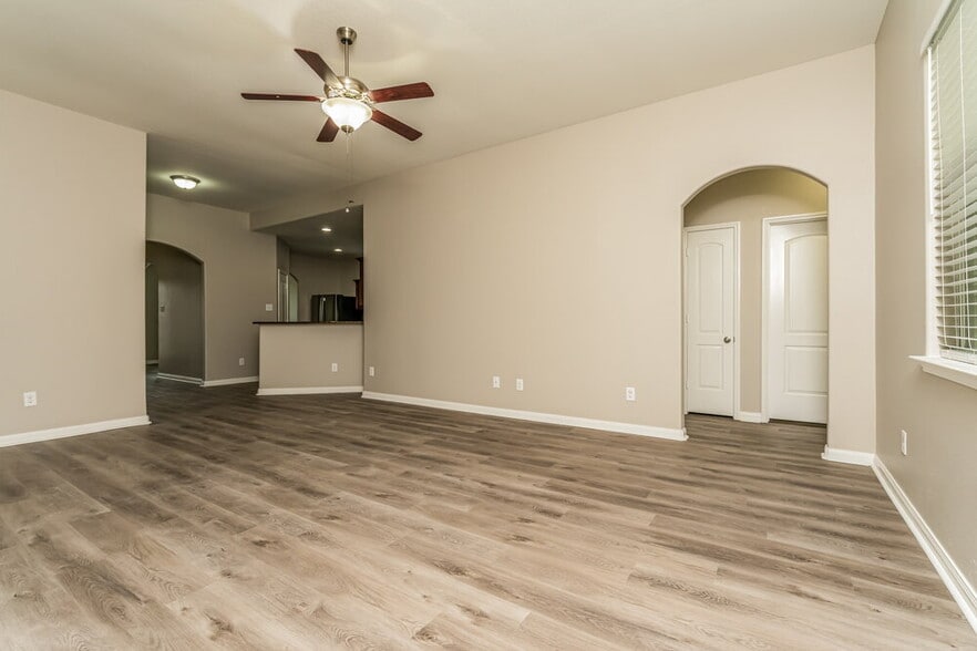 Building Photo - 1613 Mesquite Ln