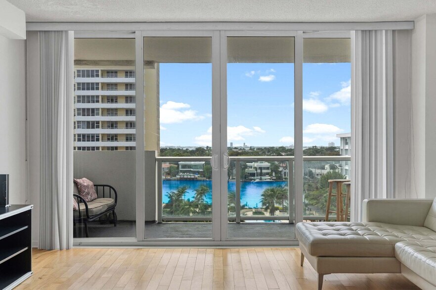 Building Photo - 5599 Collins Ave