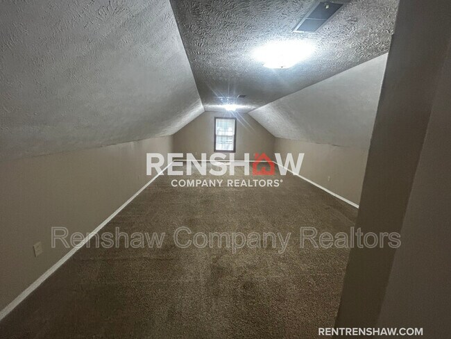 Building Photo - 10 Dawn Pl