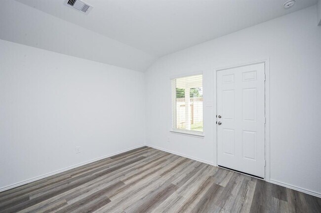Building Photo - 1003 Ridgeland Ave