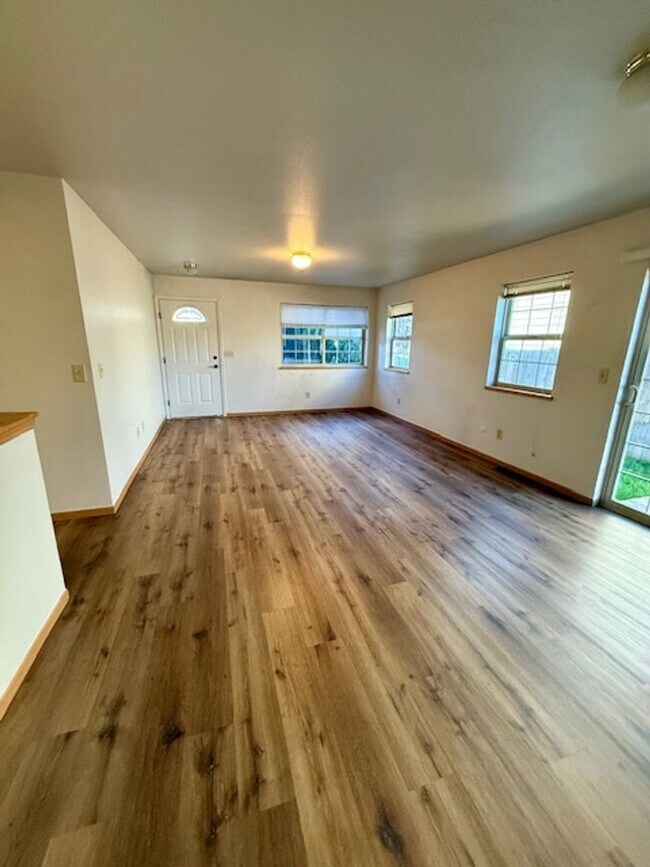 Building Photo - 726 Meagher Ave