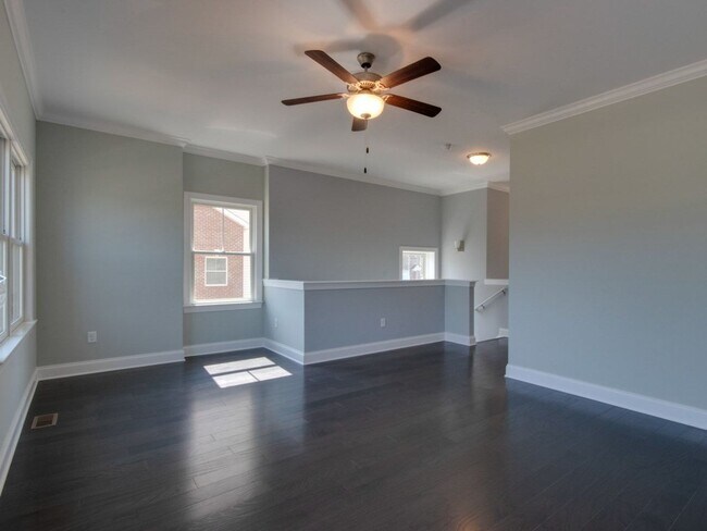 Building Photo - Spacious Luxury Townhome! Outstanding Location!
