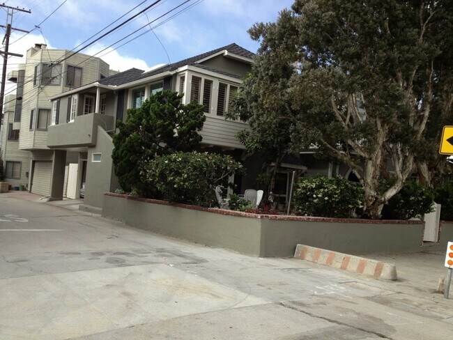 house from Crest Drive - 317 7th St
