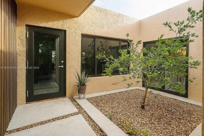 Building Photo - 7441 Bay Hill Dr