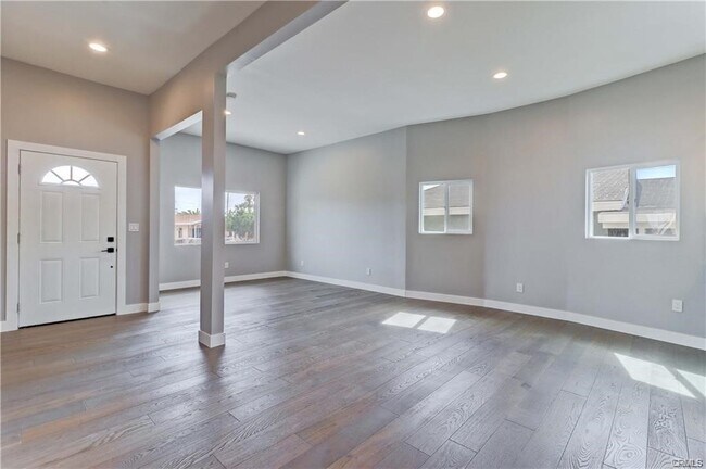 Building Photo - 409 Olive St