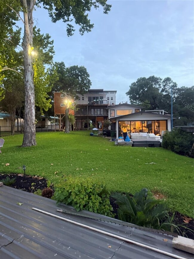 Building Photo - 1713 Aztec