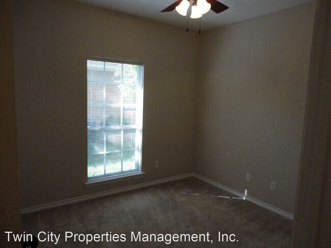 Building Photo - 4 br, 2 bath House - 1712 Laura Ln.