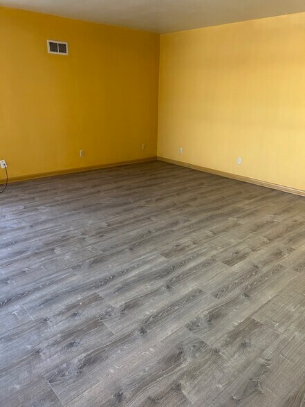 Building Photo - 4075 N 85th St