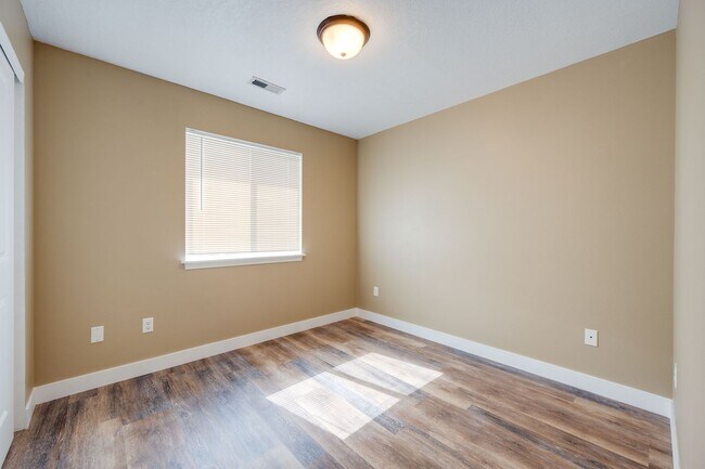 Building Photo - Charming Pullman Retreat with Space to Live and Entertain