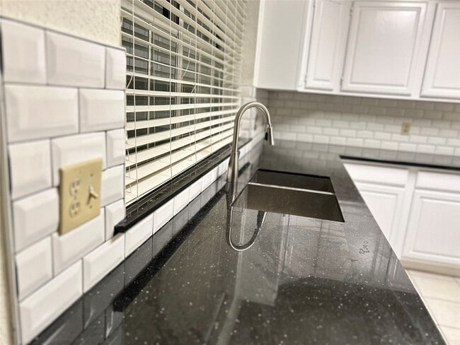 Building Photo - 3106 Rimrock Dr