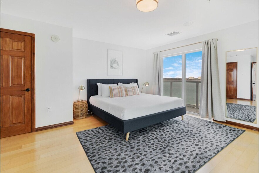 Building Photo - 7939 East Dr