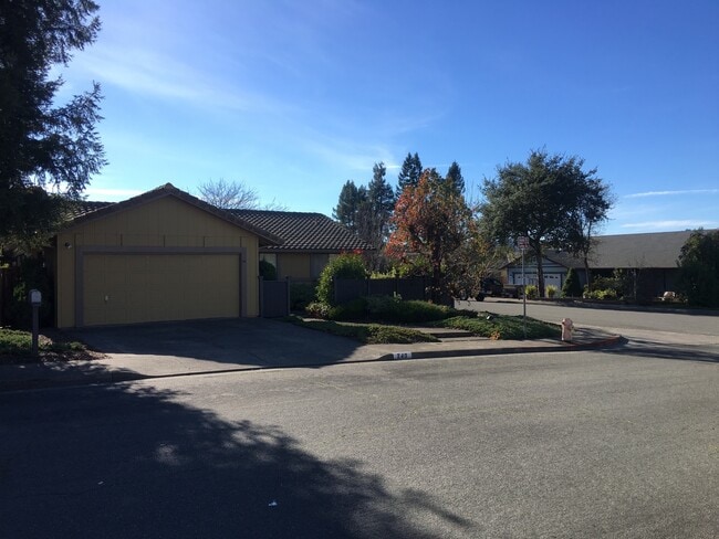 Primary Photo - Beautiful 3 Bedroom 2 Bath in Great Neighb...