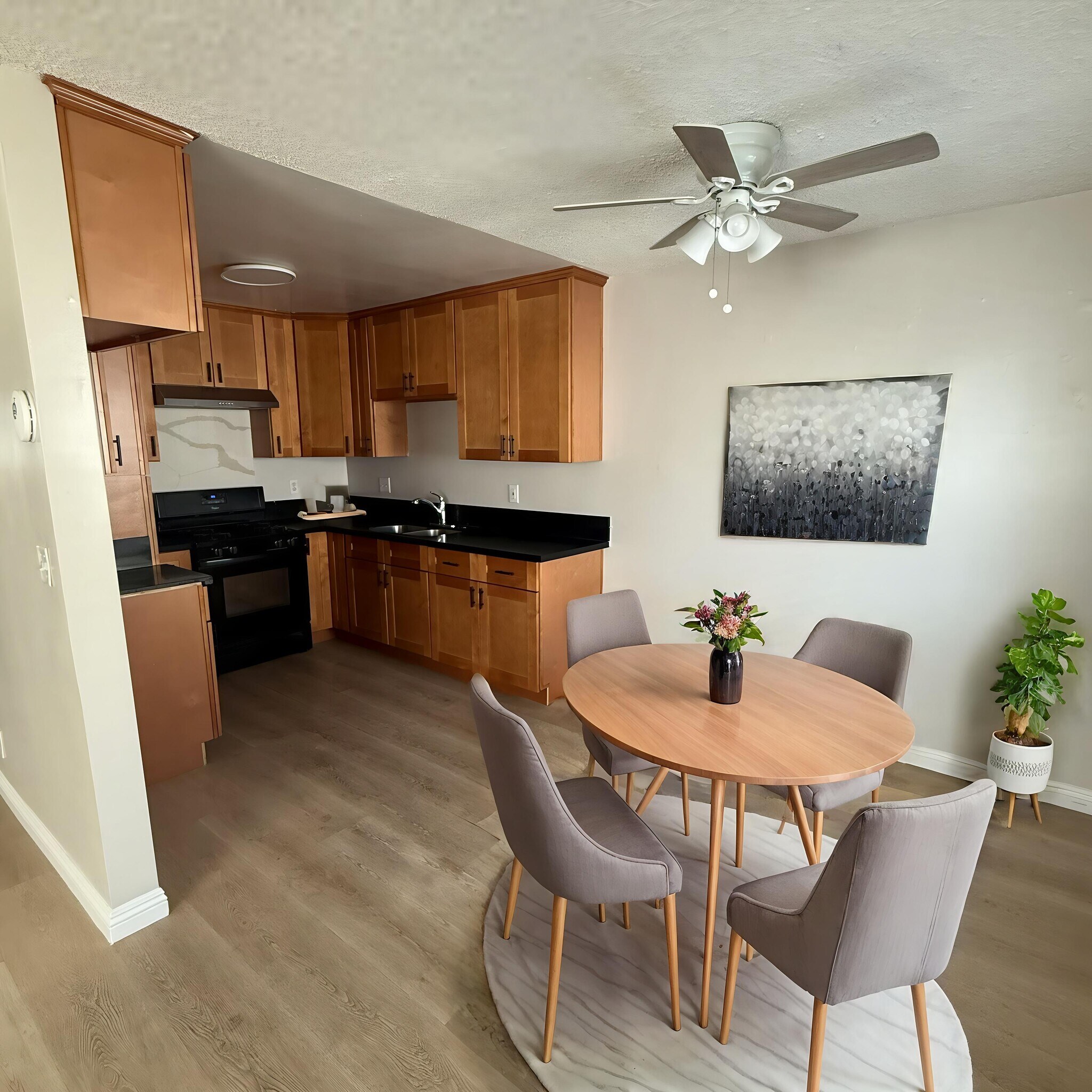 Building Photo - 503 W Linda Vista Ave