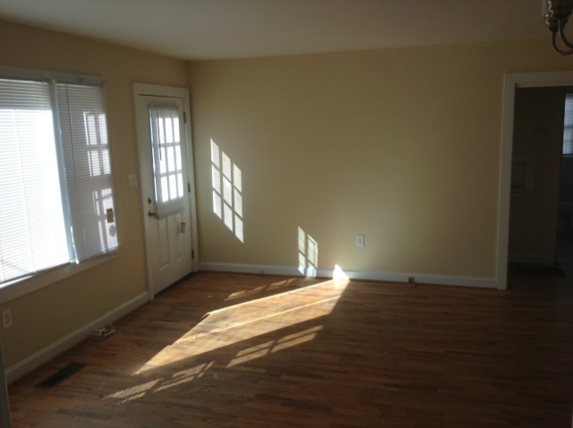 Building Photo - 3 Bed 2 Bath in East Point!