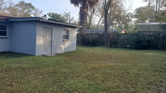 back entry doorway - 6828 Jack Horner Ln