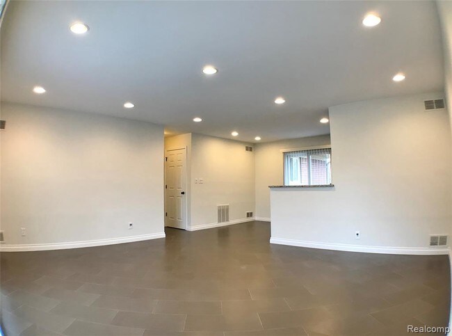 Building Photo - 2117 St Joseph St